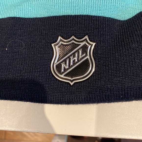 NHL Toques - Picture 5 of 7